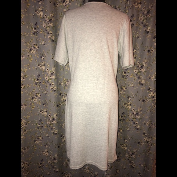 **BRAND NEW** Short Sleeve Midi Dress - Picture 2 of 3